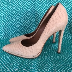 Steve Madden “Hellix” Pumps